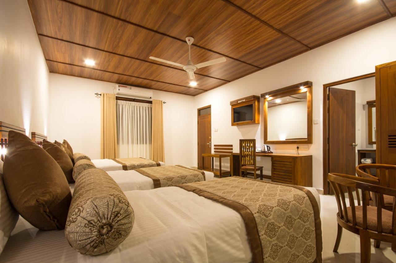 ออกวิน รีสอร์ต - นาวาลาปิติยา Hotel แคนดี้ ภายนอก รูปภาพ