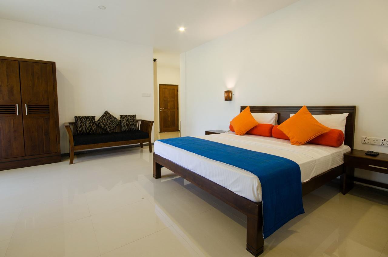 ออกวิน รีสอร์ต - นาวาลาปิติยา Hotel แคนดี้ ภายนอก รูปภาพ