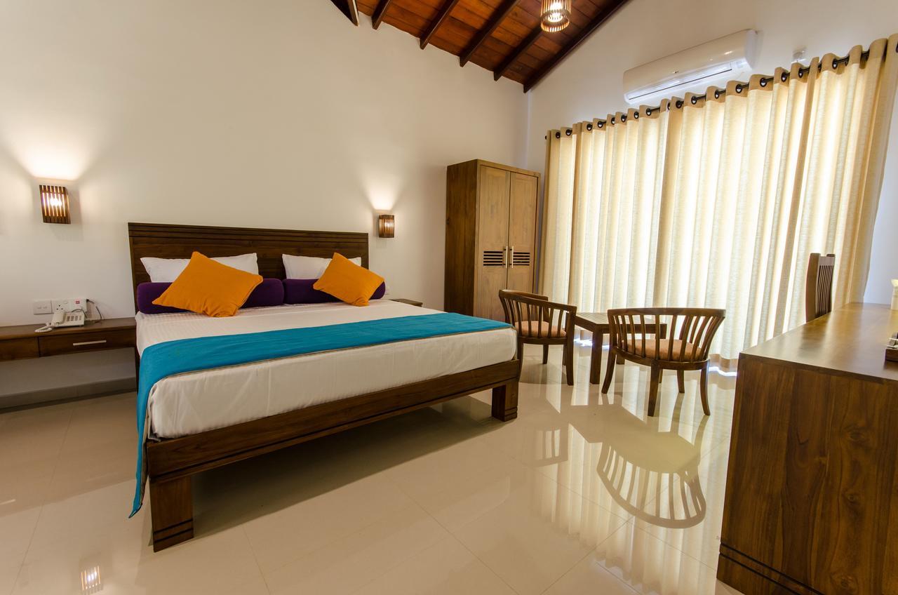 ออกวิน รีสอร์ต - นาวาลาปิติยา Hotel แคนดี้ ภายนอก รูปภาพ