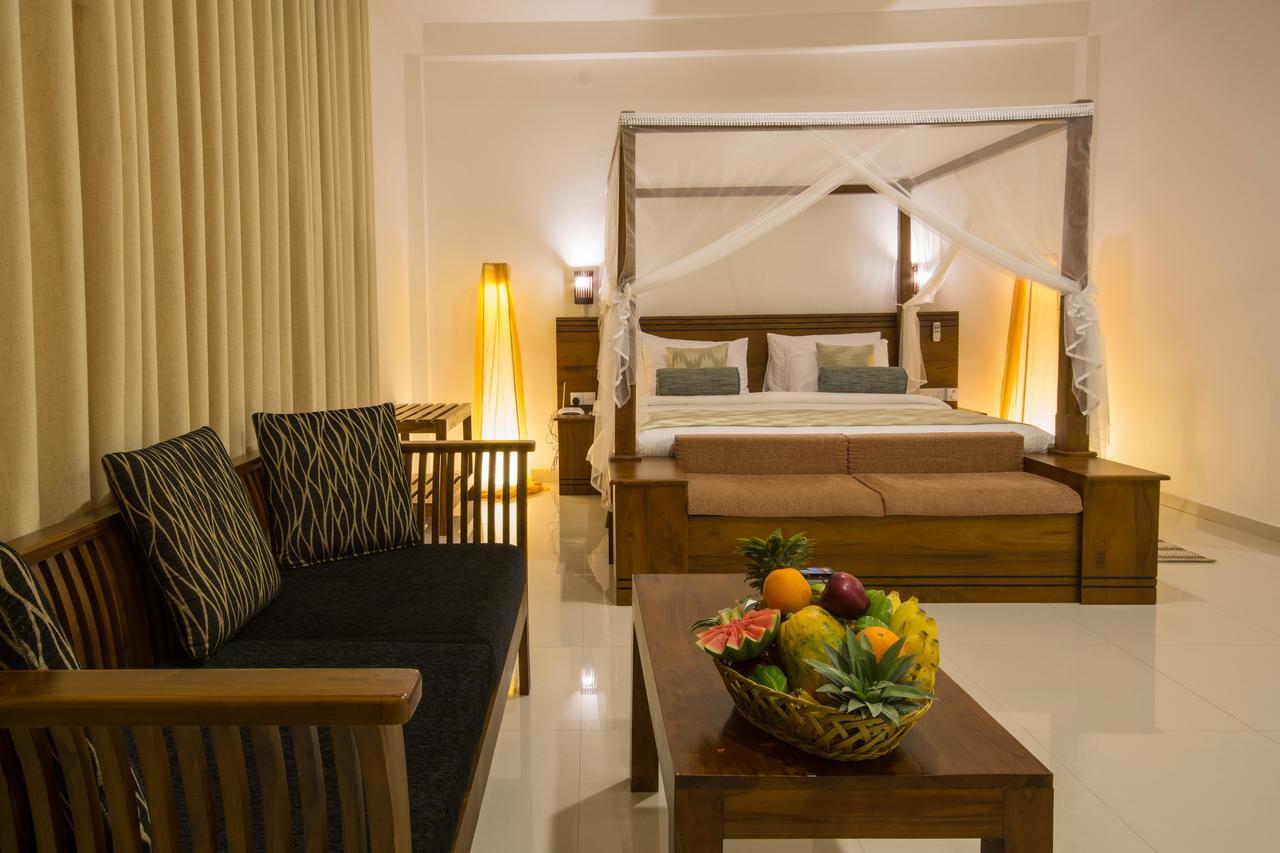 ออกวิน รีสอร์ต - นาวาลาปิติยา Hotel แคนดี้ ภายนอก รูปภาพ