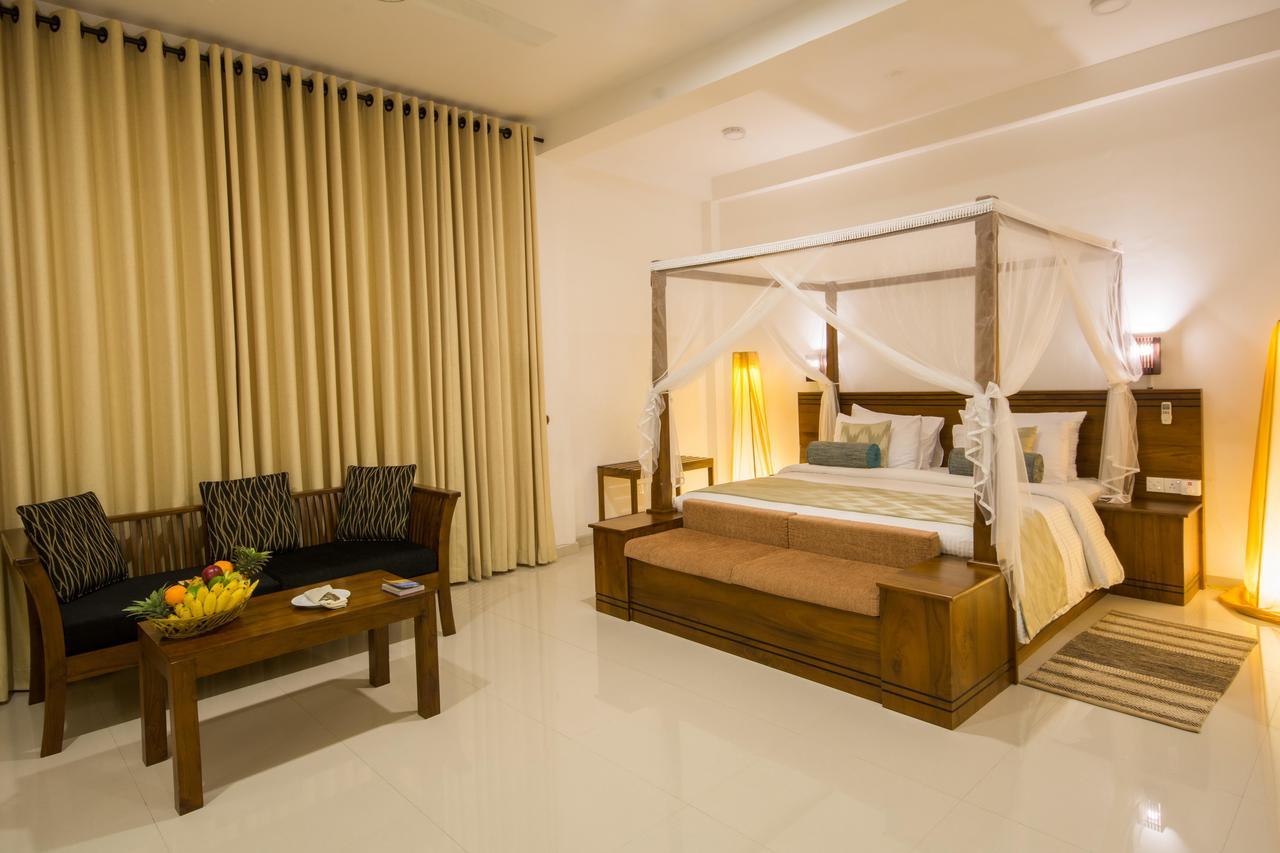 ออกวิน รีสอร์ต - นาวาลาปิติยา Hotel แคนดี้ ภายนอก รูปภาพ