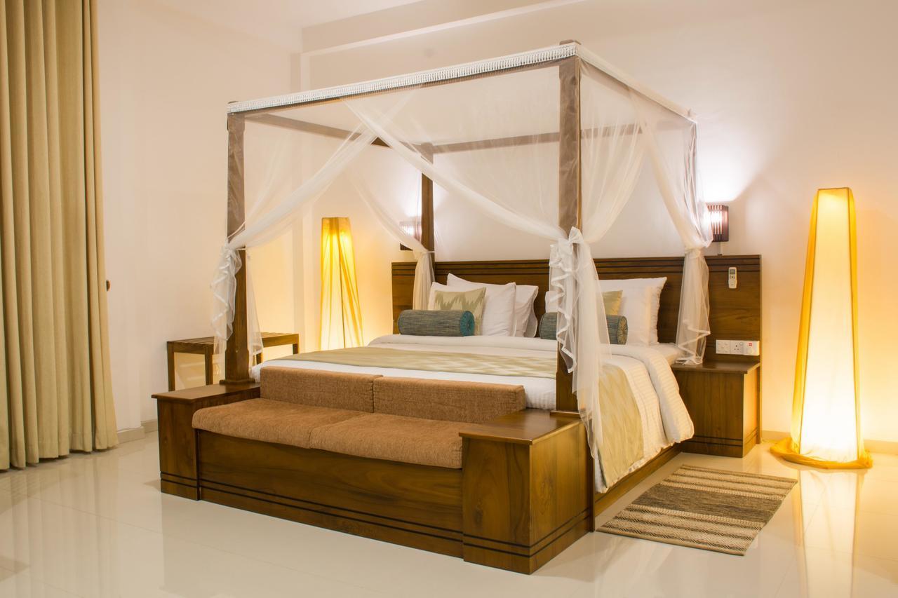 ออกวิน รีสอร์ต - นาวาลาปิติยา Hotel แคนดี้ ภายนอก รูปภาพ